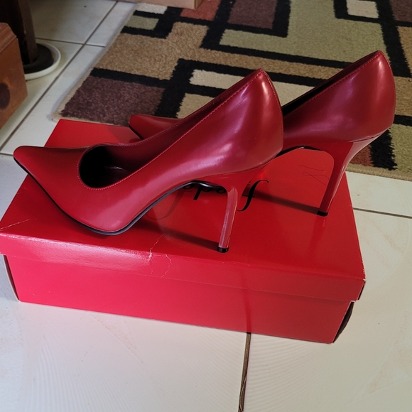 Frederick's of Hollywood Red pumps Size 6.5 - Picture 2 of 4